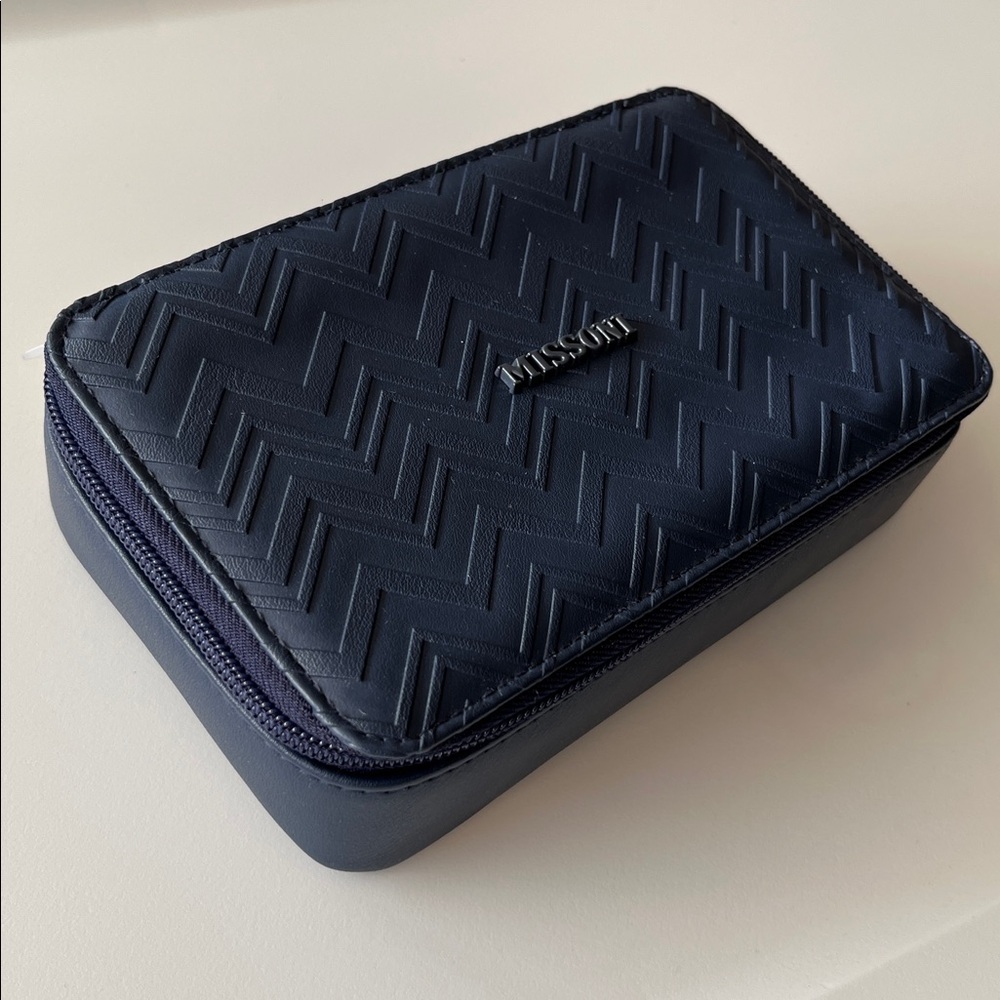 Unused Missoni for Delta Zigzag Travel Set